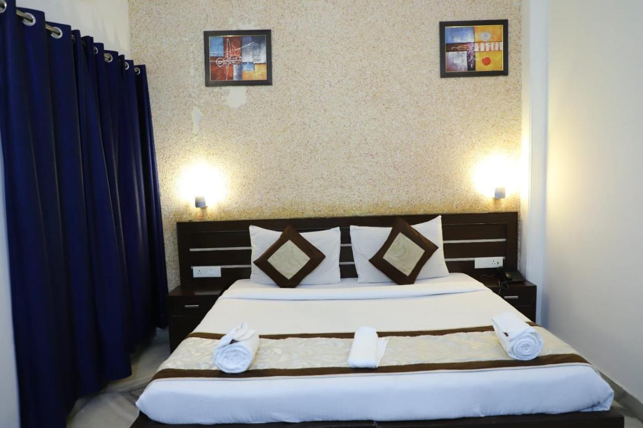 Hotel Tara Palace By Goyal Hoteliers Agra  Bagian luar foto