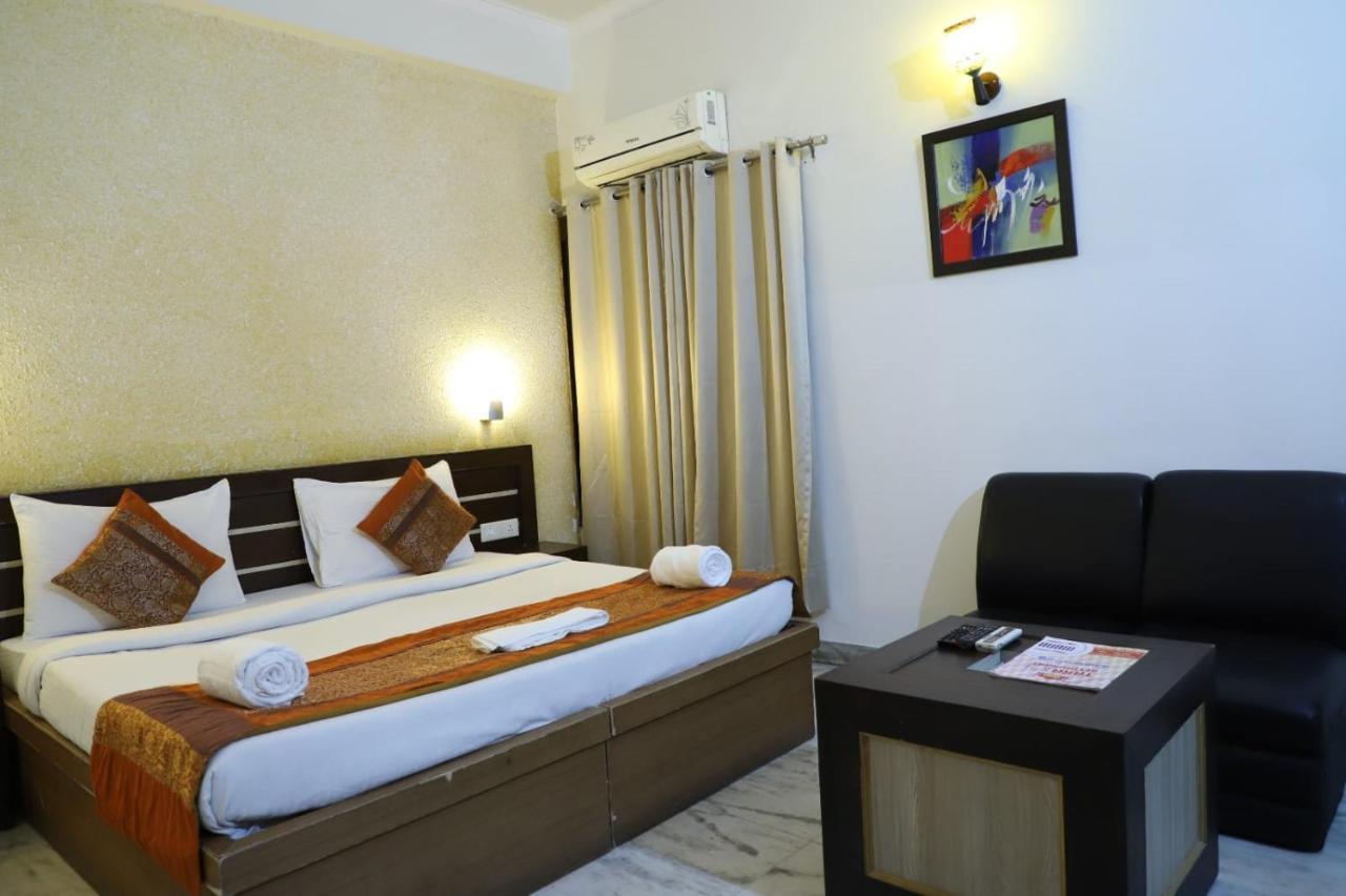 Hotel Tara Palace By Goyal Hoteliers Agra  Bagian luar foto