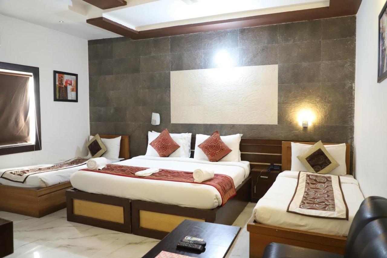 Hotel Tara Palace By Goyal Hoteliers Agra  Bagian luar foto