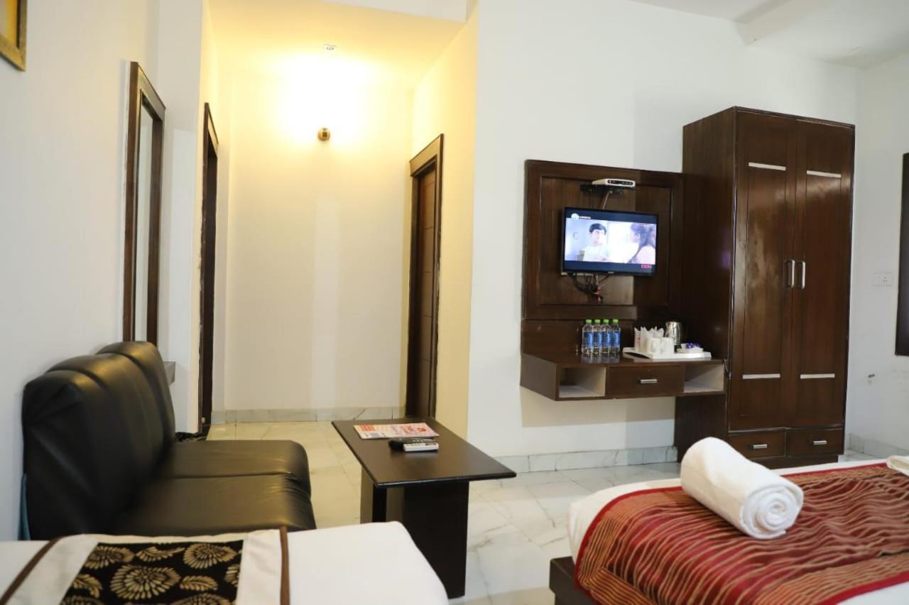 Hotel Tara Palace By Goyal Hoteliers Agra  Bagian luar foto