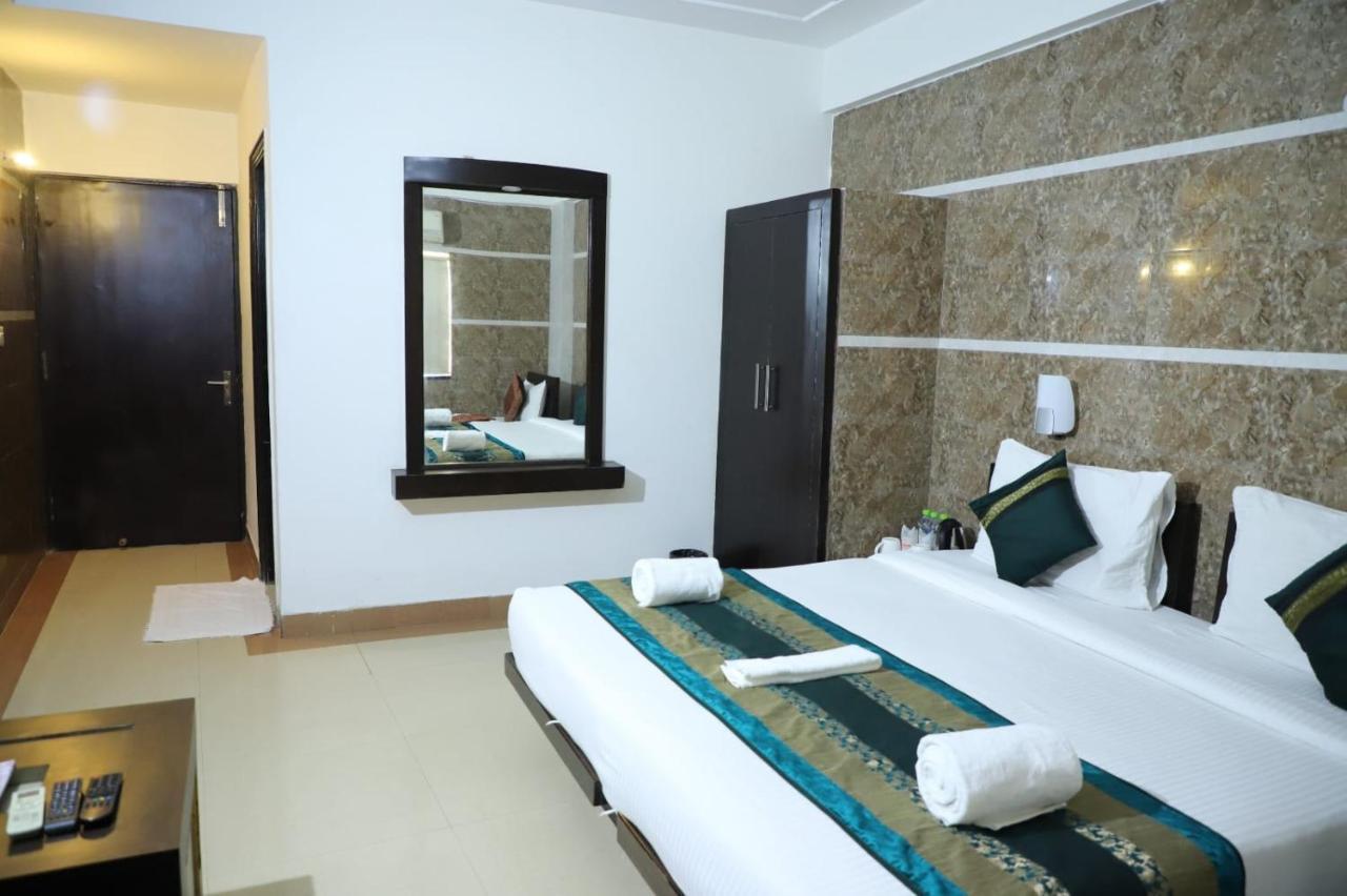 Hotel Tara Palace By Goyal Hoteliers Agra  Bagian luar foto