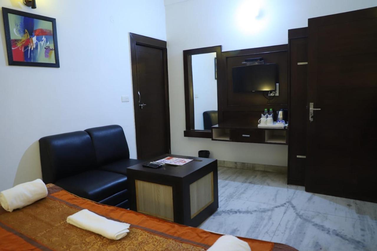 Hotel Tara Palace By Goyal Hoteliers Agra  Bagian luar foto