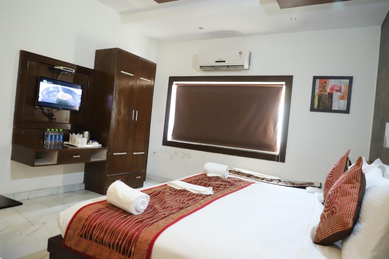 Hotel Tara Palace By Goyal Hoteliers Agra  Bagian luar foto