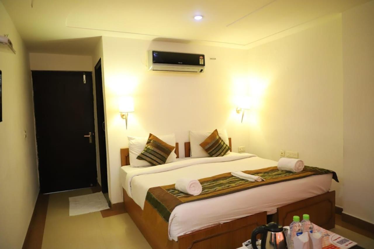 Hotel Tara Palace By Goyal Hoteliers Agra  Bagian luar foto
