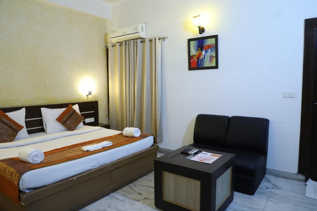 Hotel Tara Palace By Goyal Hoteliers Agra  Bagian luar foto