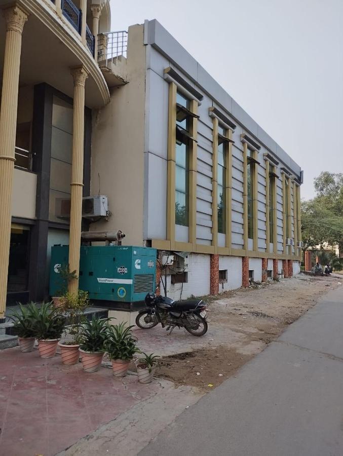 Hotel Tara Palace By Goyal Hoteliers Agra  Bagian luar foto