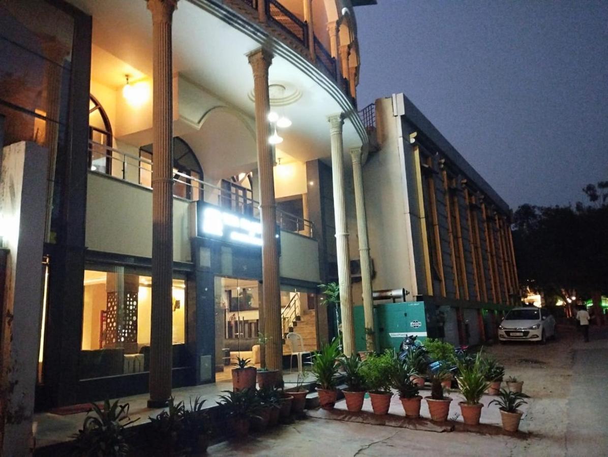 Hotel Tara Palace By Goyal Hoteliers Agra  Bagian luar foto