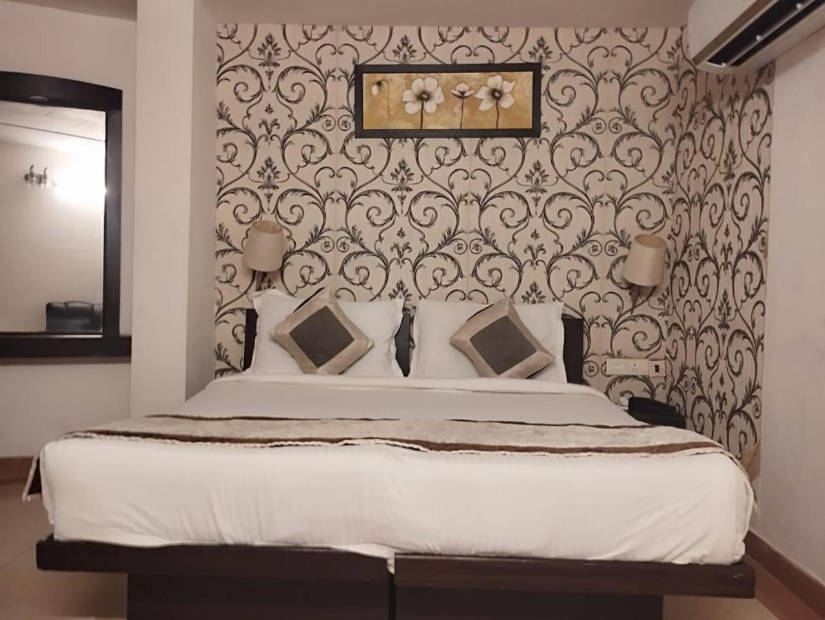 Hotel Tara Palace By Goyal Hoteliers Agra  Bagian luar foto