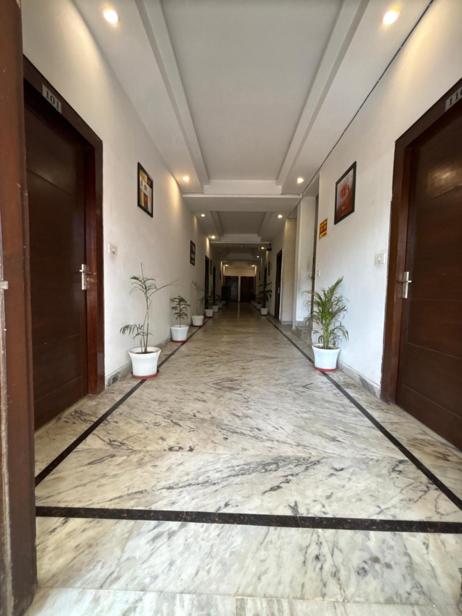Hotel Tara Palace By Goyal Hoteliers Agra  Bagian luar foto